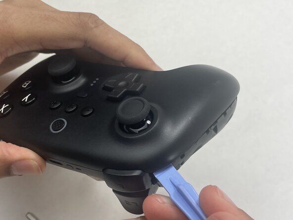 Disassembling 8BitDo Ultimate Wireless Case: step 3, image 2 of 3