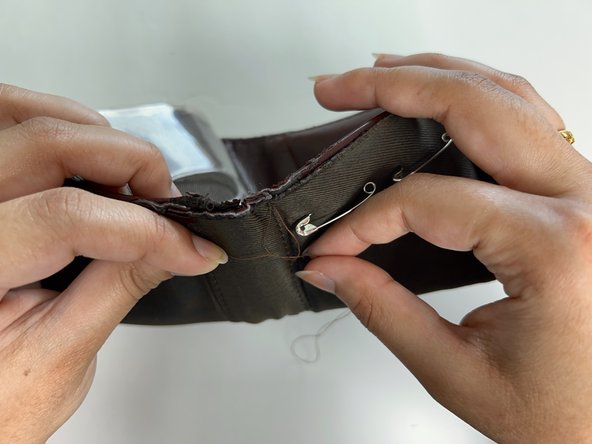 How to Repair the Lining of a Leather Wallet: crwdns2935265:05crwdnd2935265:03crwdnd2935265:03crwdne2935265:0