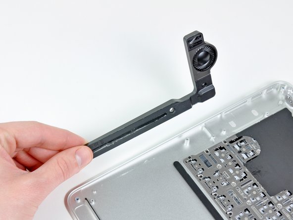 MacBook Air 13" Late 2010 Upper Case Replacement: crwdns2935265:036crwdnd2935265:03crwdnd2935265:03crwdne2935265:0