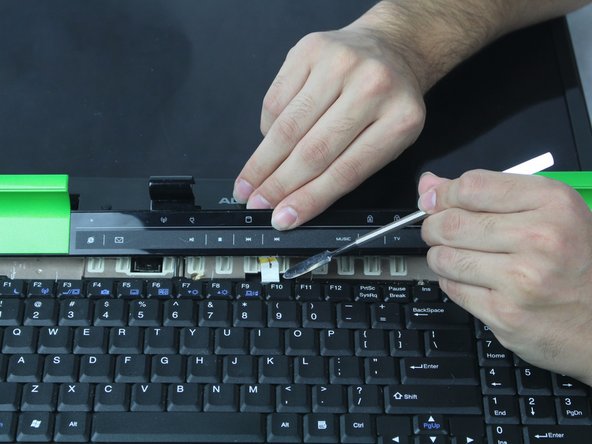 Alienware Aurora M9700 Screen Replacement: crwdns2935265:03crwdnd2935265:02crwdnd2935265:02crwdne2935265:0