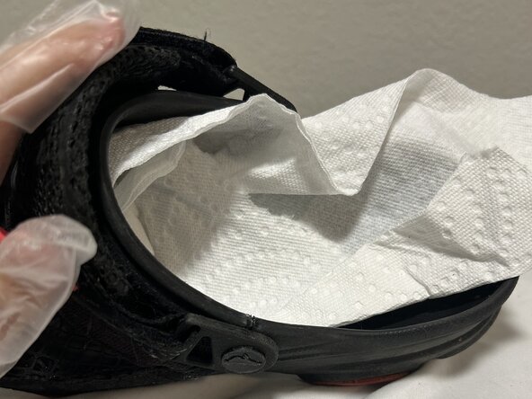 How to Fix a Torn Strap Attachment on Crocs: crwdns2935265:06crwdnd2935265:01crwdnd2935265:01crwdne2935265:0