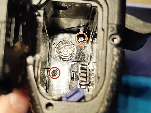 Sony A7 II Top Flex Cable replacement, Removing screws in the battery bay: crwdns2935265:06crwdnd2935265:01crwdnd2935265:01crwdne2935265:0