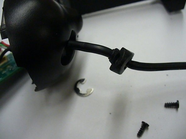 Logitech Webcam Pro 9000 Teardown: 步骤 3 中的图像 2，2