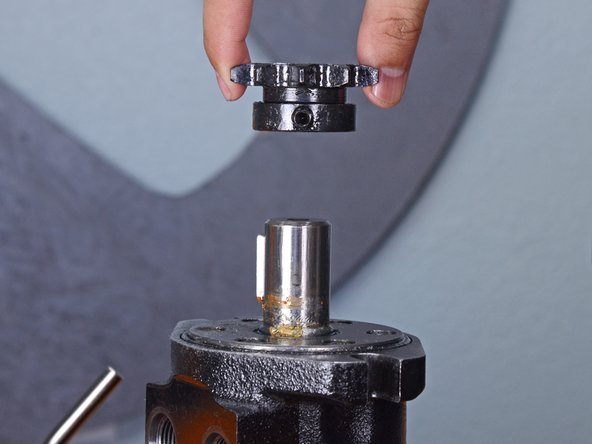 Barreto Tillers E1320HTRLR 2016 Wheel Drive Motor Replacement, Remove the sprocket: crwdns2935265:038crwdnd2935265:02crwdnd2935265:03crwdne2935265:0