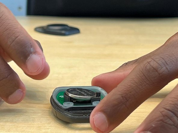 ICT Key Fob Battery Replacement: шаг 5, изображение 2 из 2