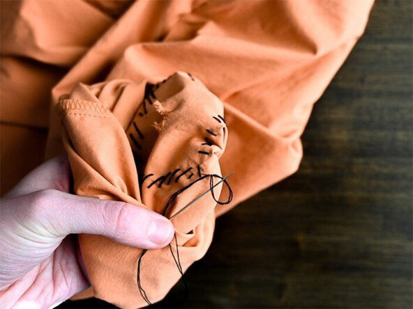 Whip Stitch on a Patch, Finish the whip stitch: crwdns2935265:09crwdnd2935265:03crwdnd2935265:03crwdne2935265:0