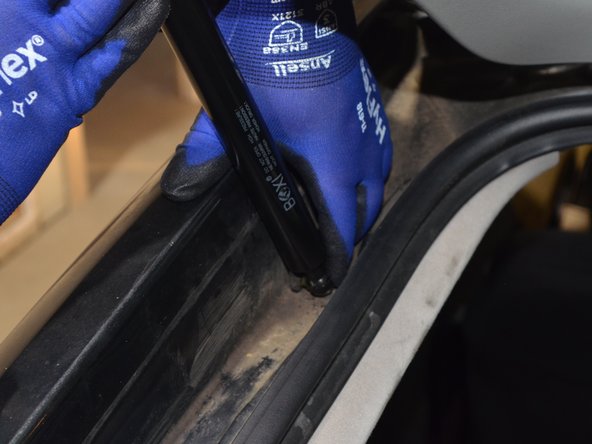 2005-2010 Scion tC Liftgate Support Strut Replacement: passo 4, imagem 3 %32