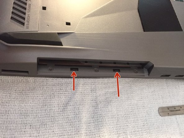 Asus ROG Laptop G752VL-DH71 RAM under keyboard Replacement, Back panel removal part 6, side prying: crwdns2935265:07crwdnd2935265:02crwdnd2935265:03crwdne2935265:0