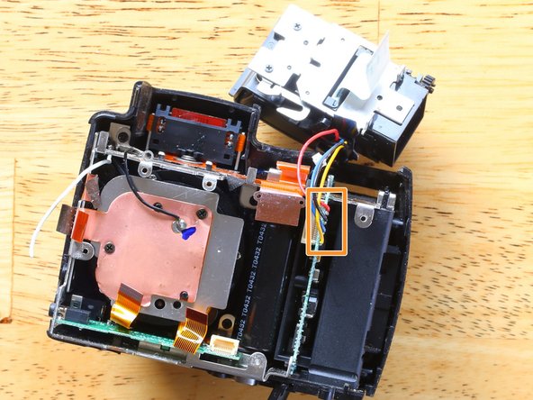 Kodak EasyShare DX7590 Teardown, Electronic viewfinder (EVF) disassembly: crwdns2935265:014crwdnd2935265:03crwdnd2935265:03crwdne2935265:0