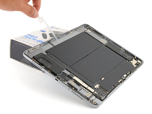 iPad Air 7 13" Battery Replacement: step 30, image 1 of 3