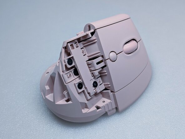 Logitech Lift Teardown, Close-Ups of Gripless Lift: crwdns2935265:011crwdnd2935265:02crwdnd2935265:02crwdne2935265:0