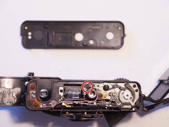 Lomo LC-A sticky shutter repair, Bottom cover removal: crwdns2935265:011crwdnd2935265:02crwdnd2935265:02crwdne2935265:0