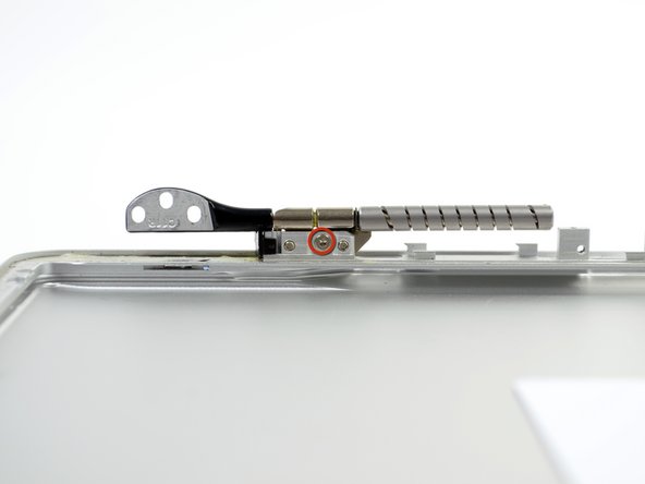 MacBook Pro 17" Unibody Rear Display Bezel Replacement: crwdns2935265:043crwdnd2935265:02crwdnd2935265:02crwdne2935265:0