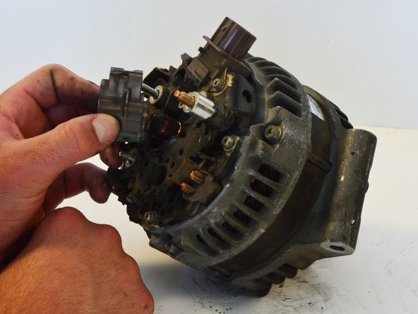 Honda CSC29 Stator Replacement, Removing the brush assembly.: passo 3, immagine 2 di 3