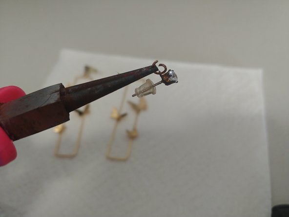 How to Repair a Dangle Earring: crwdns2935265:03crwdnd2935265:02crwdnd2935265:02crwdne2935265:0