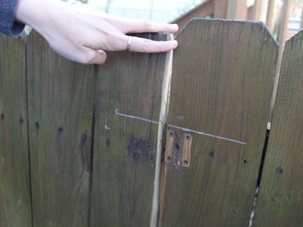How to Replace a Wooden Gate Latch: adım 5, 3 resimden 2.