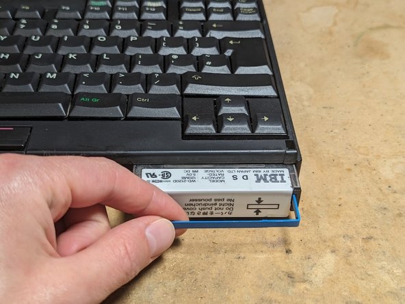 IBM Thinkpad 700C Disassembly, Battery and Hard Drive: crwdns2935265:016crwdnd2935265:03crwdnd2935265:03crwdne2935265:0