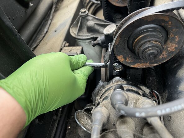 Chevy Corvair Fan Belt Replacement: crwdns2935265:03crwdnd2935265:02crwdnd2935265:02crwdne2935265:0