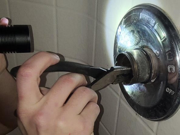 Delta Shower Handle Cartridge Replacement: шаг 6, изображение 2 из 3