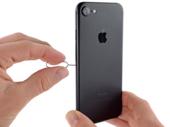 iPhone 7 SIM-Karte austauschen, SIM-Karte: Schritt 1, Bild 1 von 3