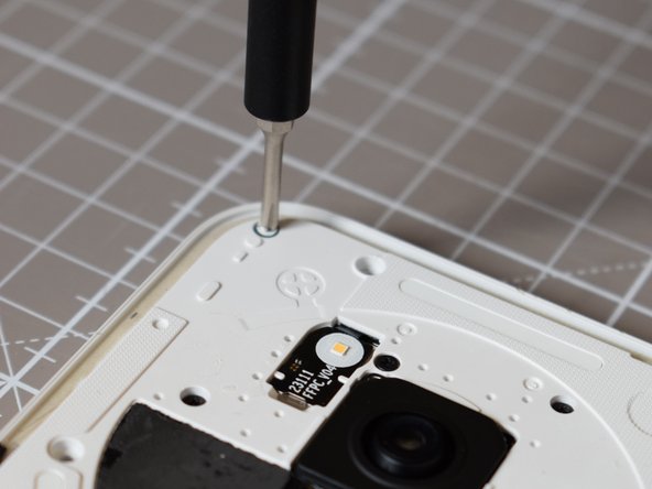 Nothing Phone (2a) Battery Replacement, Undo x5 T5 screws: crwdns2935265:05crwdnd2935265:02crwdnd2935265:03crwdne2935265:0