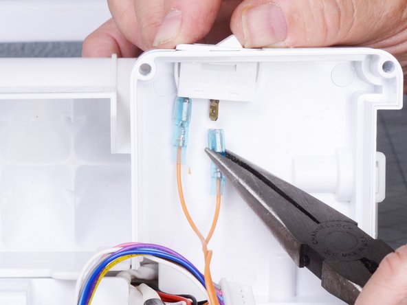 Upper Ice Maker Replacement: crwdns2935265:016crwdnd2935265:02crwdnd2935265:03crwdne2935265:0