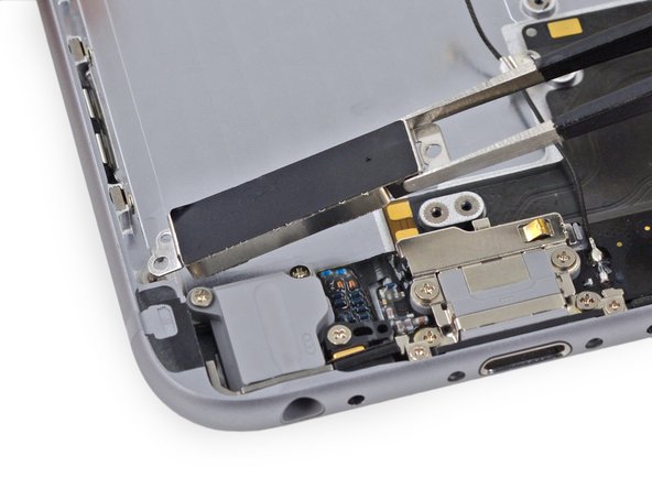 iPhone 6 Rear Case Replacement: crwdns2935265:065crwdnd2935265:02crwdnd2935265:02crwdne2935265:0