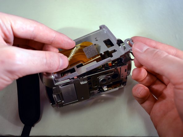 Sony Handycam DCR-SR68 Speaker Replacement: crwdns2935265:09crwdnd2935265:02crwdnd2935265:02crwdne2935265:0