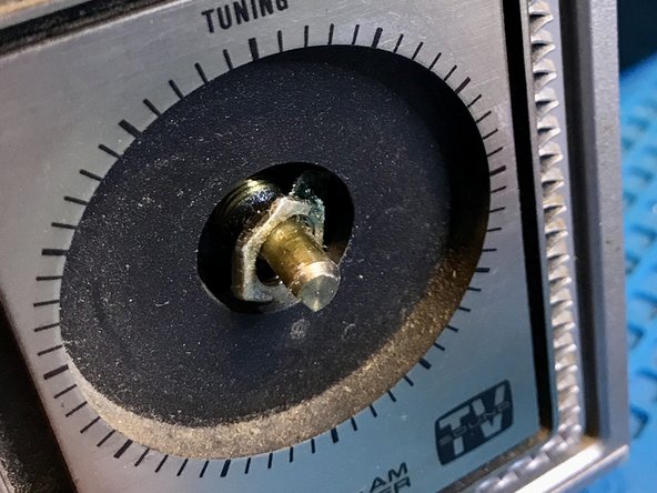 Panasonic RF-1101 Radio Disassembly, Tunning Knob and volume: crwdns2935265:08crwdnd2935265:02crwdnd2935265:03crwdne2935265:0