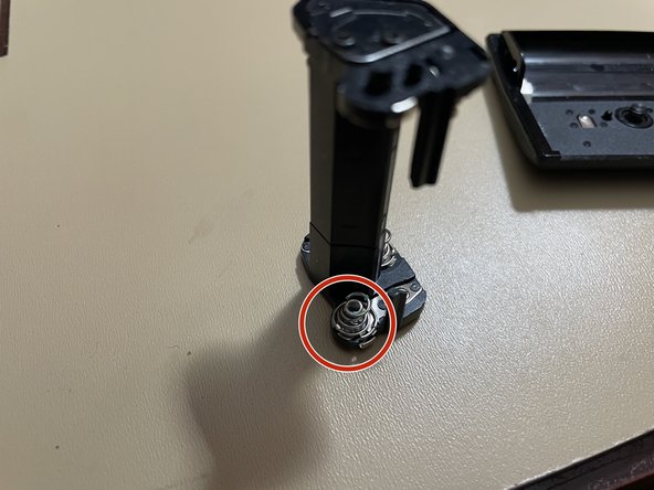 (AAA) Cleaning battery leakage (Maxxum 5000/7000), Optional: Pre-clean the cover: crwdns2935265:05crwdnd2935265:03crwdnd2935265:03crwdne2935265:0