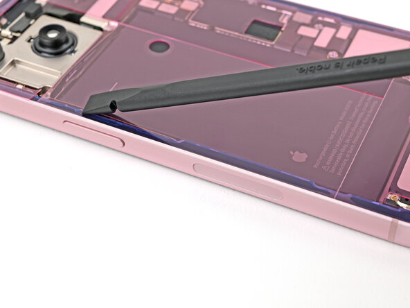 iPhone 15 Battery Replacement, Press the adhesive into place: stap 45, afbeelding 3 van 3