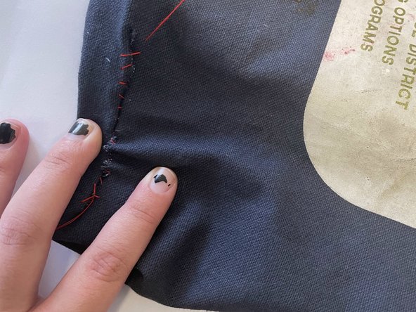 How to Mend a Hole on Bottom of Tote Bag: adım 6, 2 resimden 2.