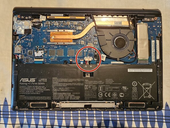 Asus Zenbook UX391UA Thermal Paste Replacement, Unplug the battery connector: crwdns2935265:02crwdnd2935265:01crwdnd2935265:02crwdne2935265:0