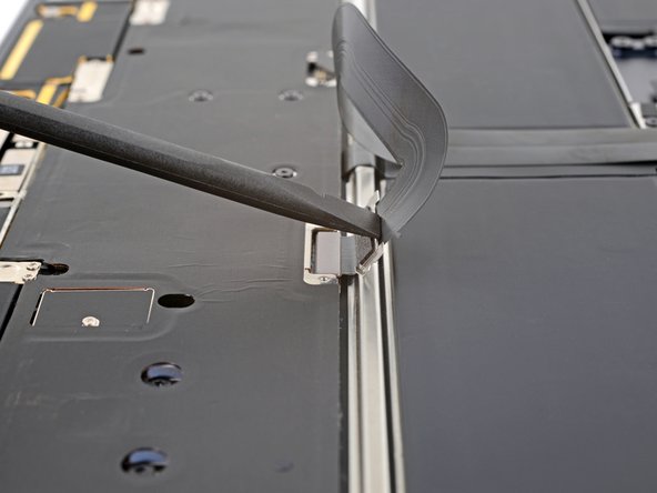 MacBook Air 2022 (M2) Trackpad Replacement, Access the trackpad press connector: crwdns2935265:012crwdnd2935265:02crwdnd2935265:02crwdne2935265:0