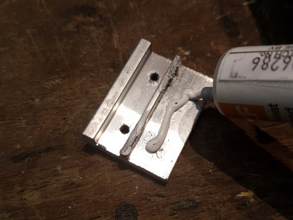 Logitech S-LG3 Subwoofer Logitech Soundman Speaker Capacitance Replacement, Apply thermal paste before final step: crwdns2935265:06crwdnd2935265:03crwdnd2935265:03crwdne2935265:0