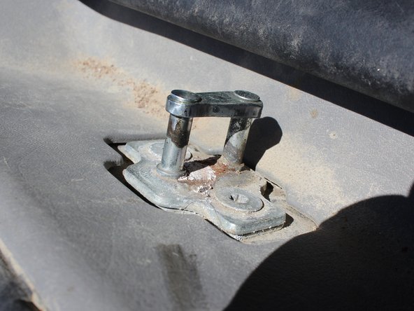 How to Repair a Jammed 2007 GMC Envoy Tailgate: crwdns2935265:05crwdnd2935265:02crwdnd2935265:02crwdne2935265:0