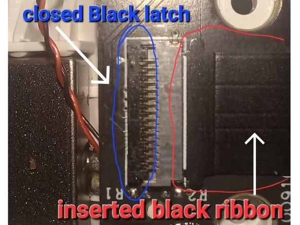 Oculus Quest 2 Controller Disassembly, Disconnect The Ribbon from Main Circuit Board: stap 0, afbeelding 2 van 3