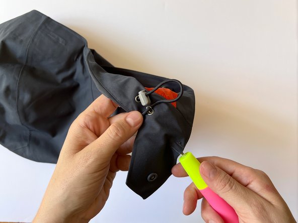 Cord Lock Replacement, Rethread the drawcord: crwdns2935265:04crwdnd2935265:02crwdnd2935265:03crwdne2935265:0