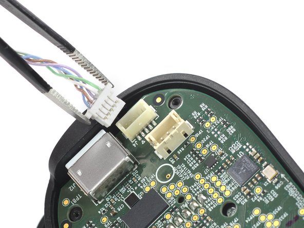 Backbone One Right Mainboard Replacement, Disconnect the phone connector cables: crwdns2935265:06crwdnd2935265:03crwdnd2935265:03crwdne2935265:0