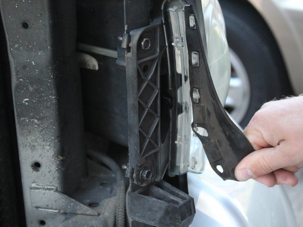 Dodge Ram 1500 Headlight Bulb Replacement: crwdns2935265:04crwdnd2935265:02crwdnd2935265:02crwdne2935265:0