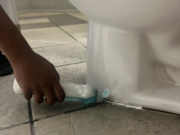 How to Recaulk a Toilet: crwdns2935265:04crwdnd2935265:02crwdnd2935265:03crwdne2935265:0