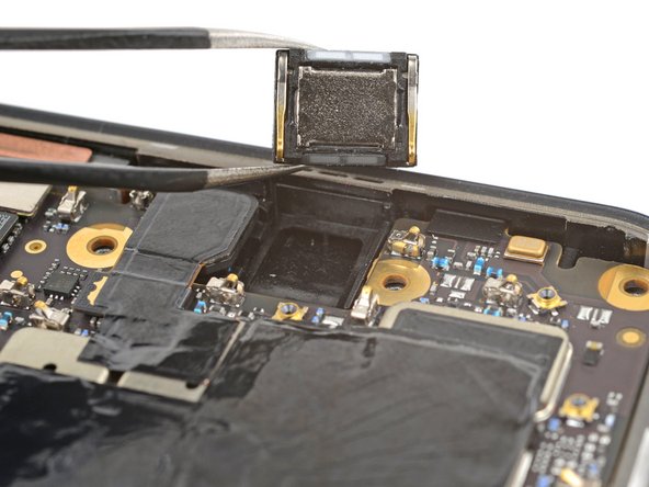Motorola Edge 5G UW (2022) Earpiece Speaker Replacement, Remove the earpiece speaker: 20 단계, 이미지 3개 중 3개