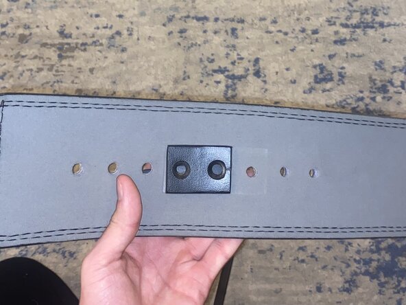 How to Fix a Loose-Fitting Lifting Belt: crwdns2935265:03crwdnd2935265:03crwdnd2935265:03crwdne2935265:0