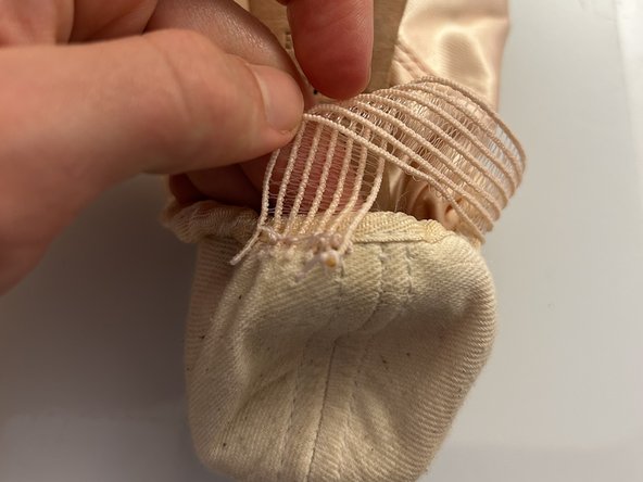 How to Sew New Elastics on Pointe Shoes: crwdns2935265:05crwdnd2935265:03crwdnd2935265:03crwdne2935265:0