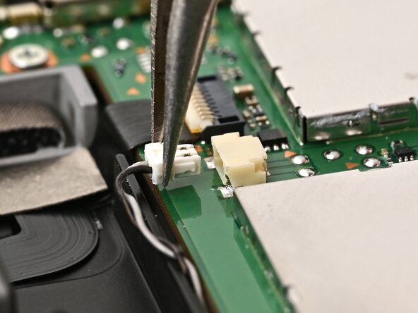 Nintendo Switch 2 Speakers Replacement, Disconnect the right speaker: crwdns2935265:037crwdnd2935265:02crwdnd2935265:02crwdne2935265:0