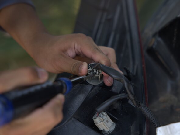 Nissan 350Z Tail Light Replacement: crwdns2935265:05crwdnd2935265:02crwdnd2935265:03crwdne2935265:0