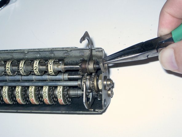 Disassembling a Monroe LA-160 calculator: crwdns2935265:018crwdnd2935265:02crwdnd2935265:02crwdne2935265:0