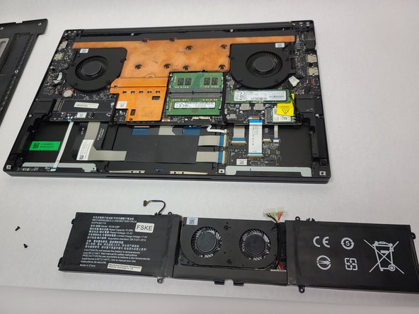 Razer Blade Pro 17 2019 Battery Replacement: crwdns2935265:08crwdnd2935265:03crwdnd2935265:03crwdne2935265:0