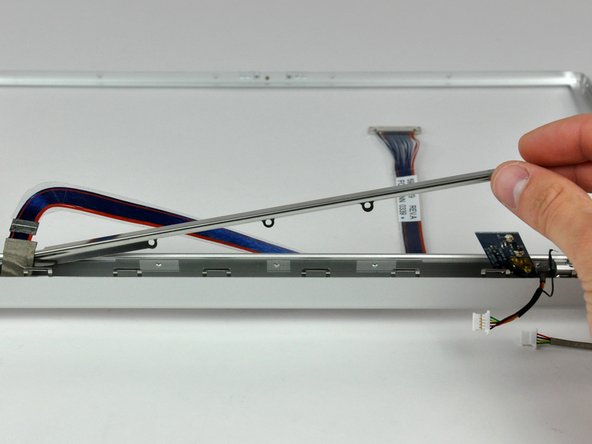 PowerBook G4 Aluminum 15" 1-1.5 GHz Front Display Bezel Replacement: crwdns2935265:043crwdnd2935265:02crwdnd2935265:02crwdne2935265:0