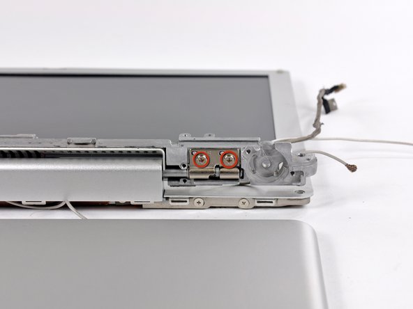 PowerBook G4 Aluminum 12" 1-1.5 GHz Display Data Cable Replacement, Clutch Cover: crwdns2935265:069crwdnd2935265:02crwdnd2935265:02crwdne2935265:0